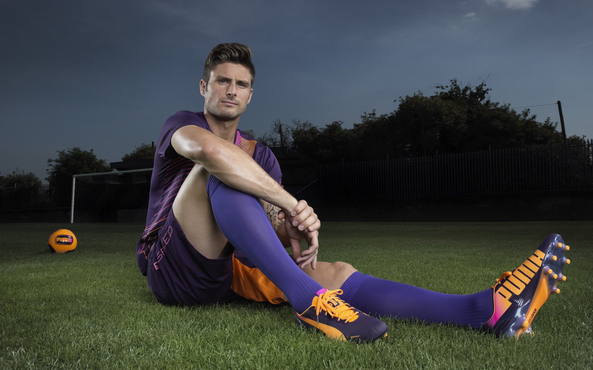 曼城利物浦再演巅峰对轰争冠悬念拉满，利物浦曼城首发阵容